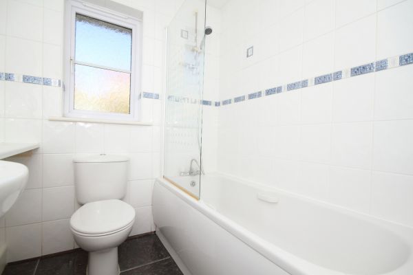 Cost of Shower Window Replacement in Gaithersburg